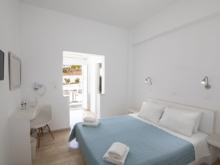Rooms_EvasHouse_Fira_Santorini