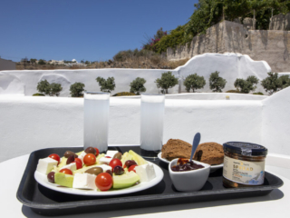 Rooms_EvasHouse_Fira_Santorini